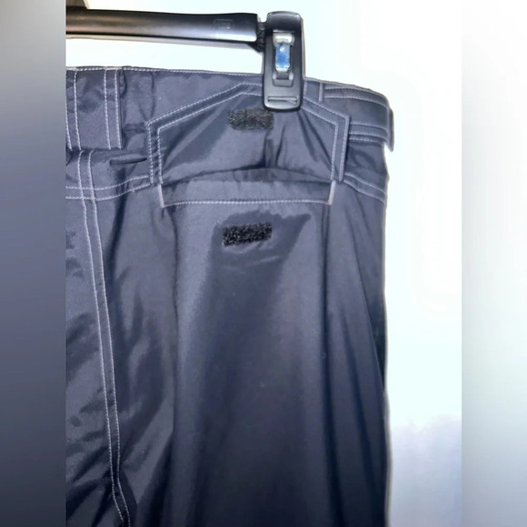 LL Bean snow pants 18 Youth, All black. Adjustable fit waist. Reinforcing knees - Picture 6 of 13